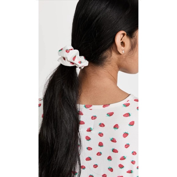 NWT Plush Revolve Pajama Strawberry Set Scrunchie Small - Picture 5 of 6
